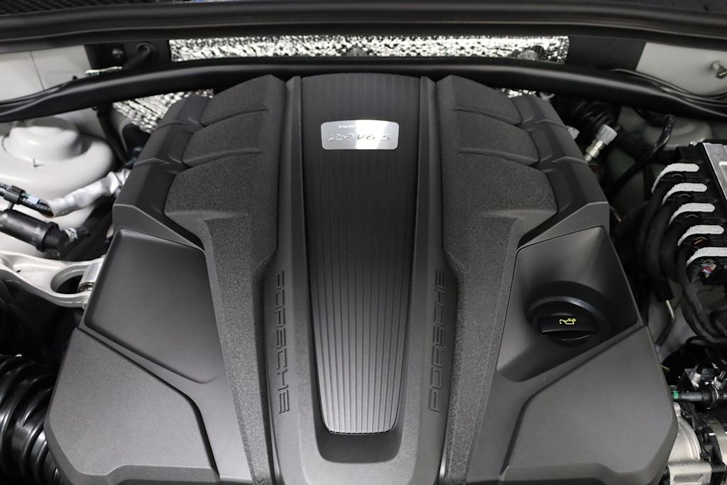 Thumbnail: 2026 Porsche Macan - 45