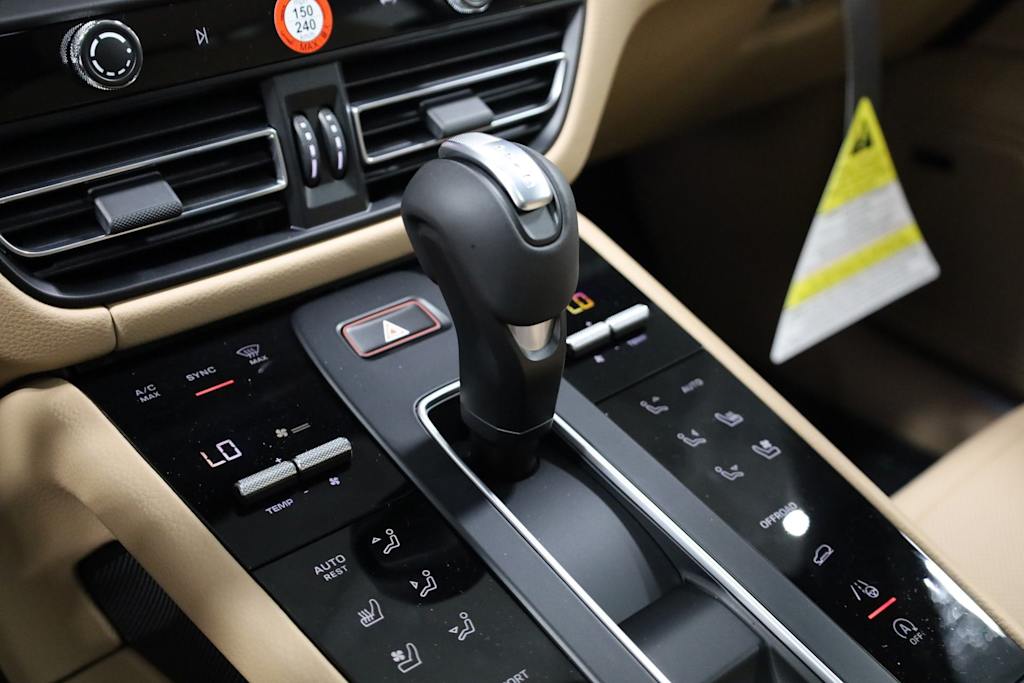 Thumbnail: 2026 Porsche Macan - 17