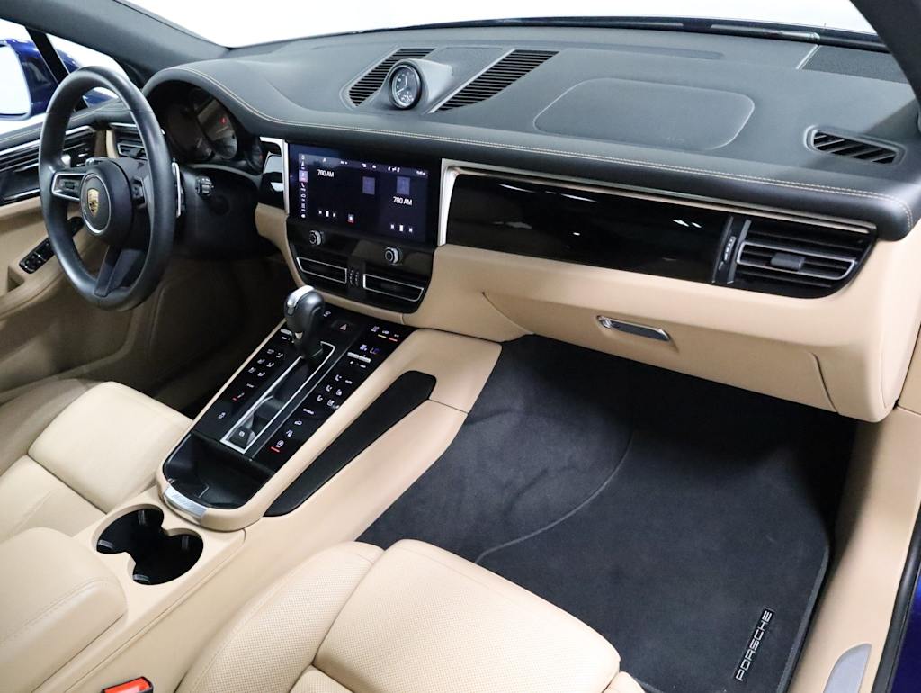 Thumbnail: 2023 Porsche Macan - 10