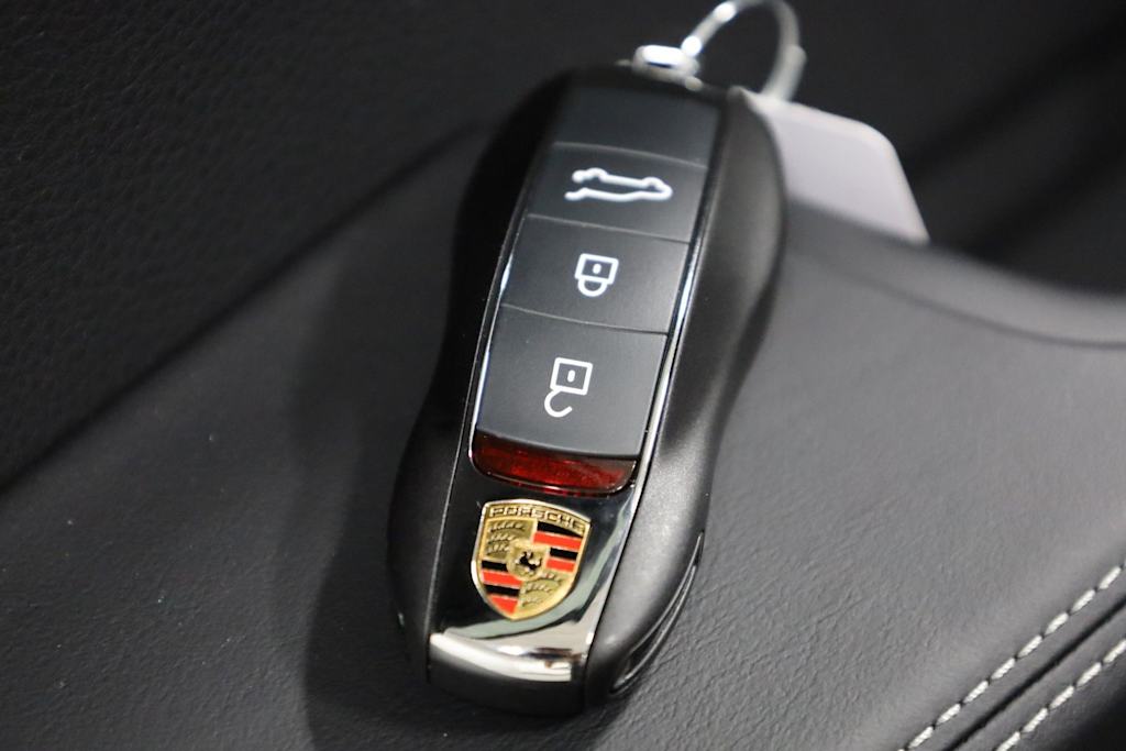 Thumbnail: 2026 Porsche Macan - 44