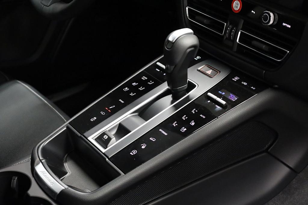 Thumbnail: 2026 Porsche Macan - 30