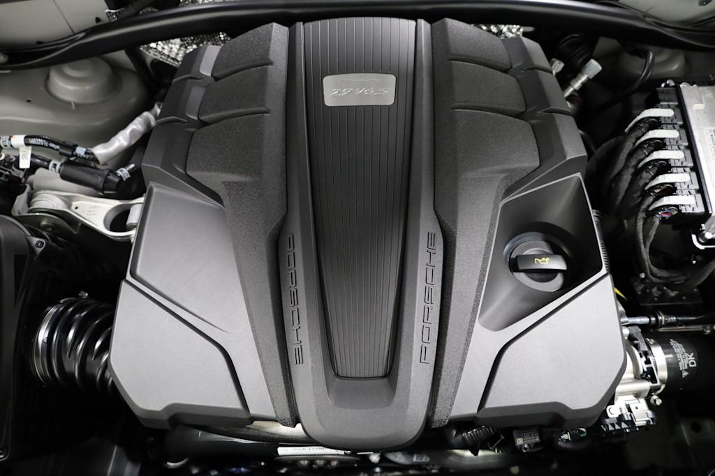 Thumbnail: 2026 Porsche Macan - 8