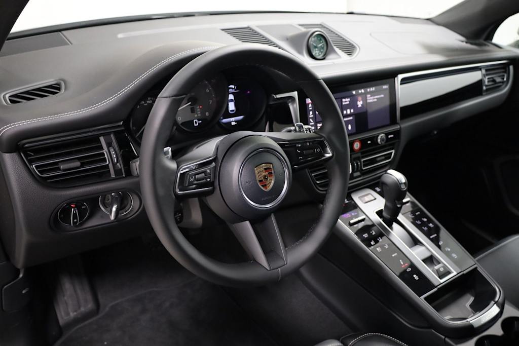 Thumbnail: 2026 Porsche Macan - 2