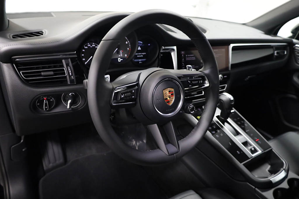Thumbnail: 2026 Porsche Macan - 2