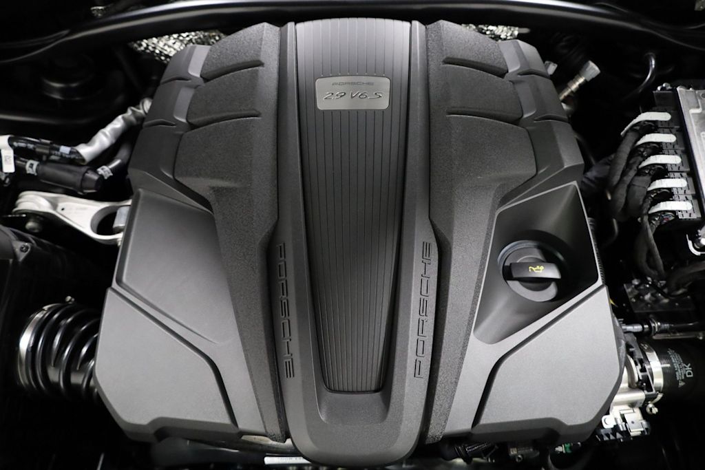Thumbnail: 2026 Porsche Macan - 8