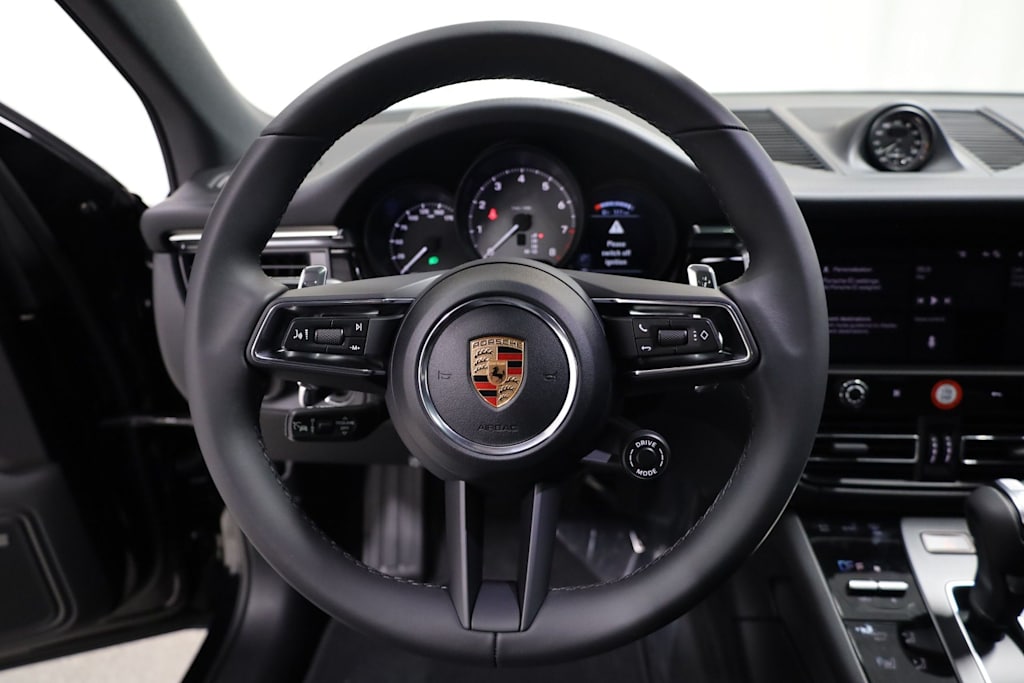 Thumbnail: 2026 Porsche Macan - 13