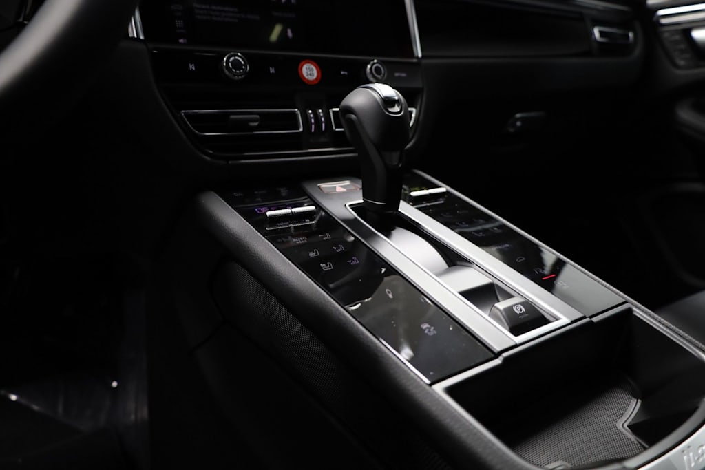 Thumbnail: 2026 Porsche Macan - 16