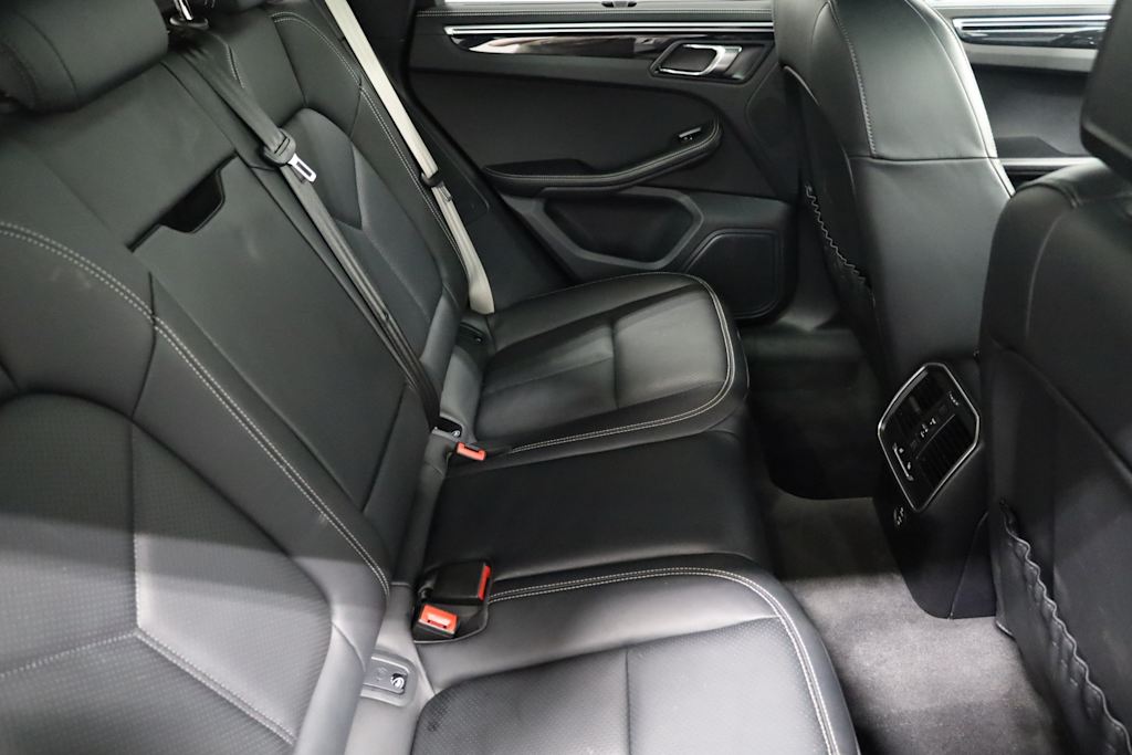 2023 Porsche Macan S 37