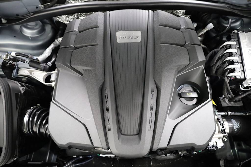 Thumbnail: 2026 Porsche Macan - 8