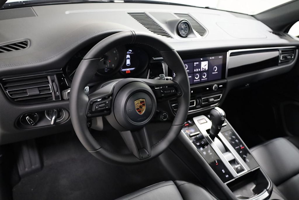 Thumbnail: 2026 Porsche Macan - 2