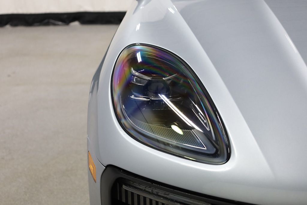 Thumbnail: 2026 Porsche Macan - 25
