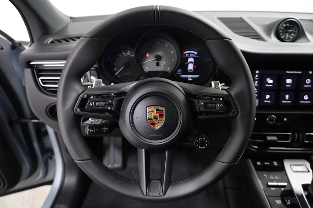 Thumbnail: 2026 Porsche Macan - 13