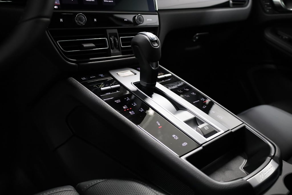 Thumbnail: 2026 Porsche Macan - 16