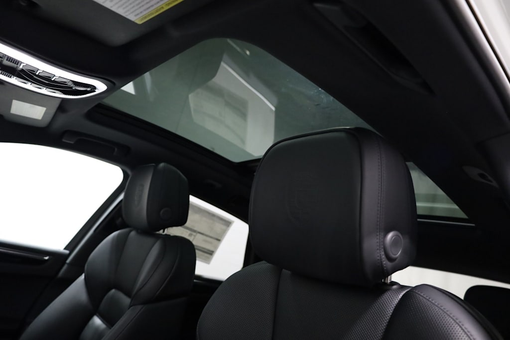Thumbnail: 2026 Porsche Macan - 30