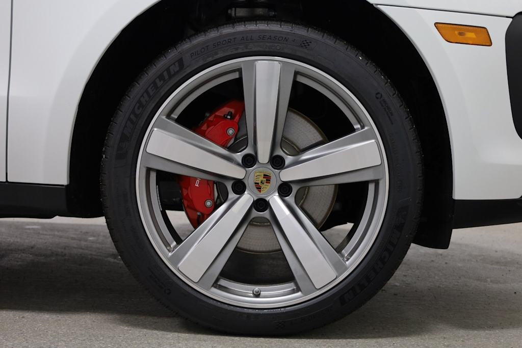 Thumbnail: 2026 Porsche Macan - 23