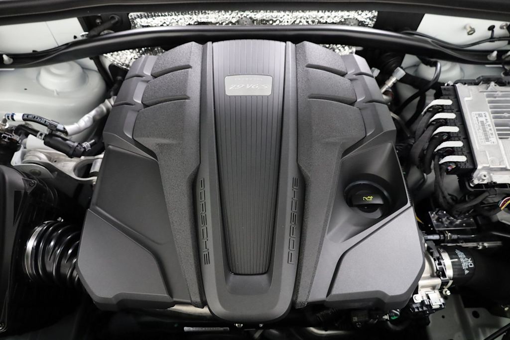 Thumbnail: 2026 Porsche Macan - 8