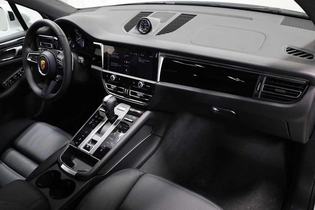 Thumbnail: 2026 Porsche Macan - 9