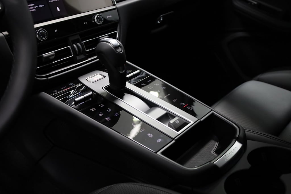 Thumbnail: 2026 Porsche Macan - 35