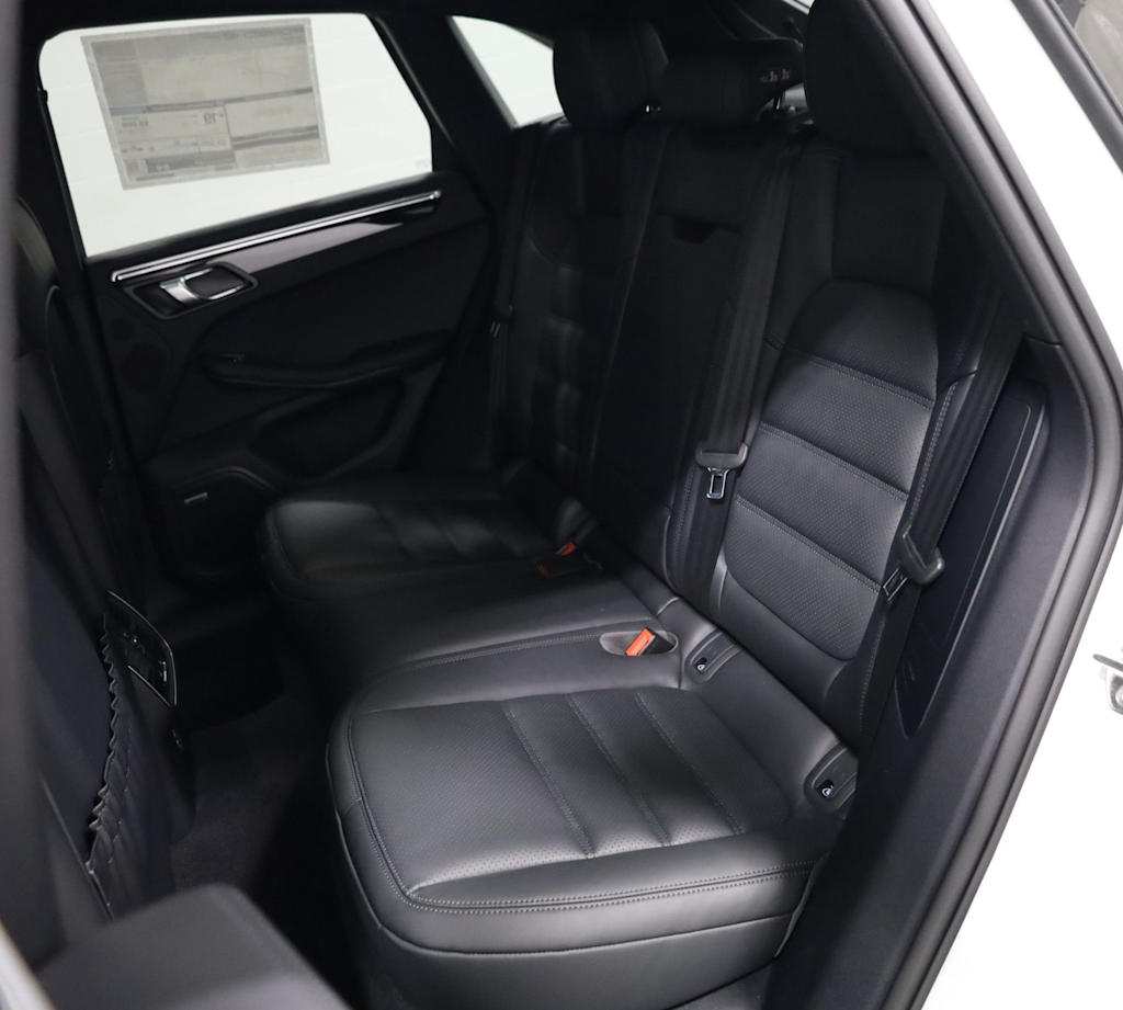 Thumbnail: 2026 Porsche Macan - 12