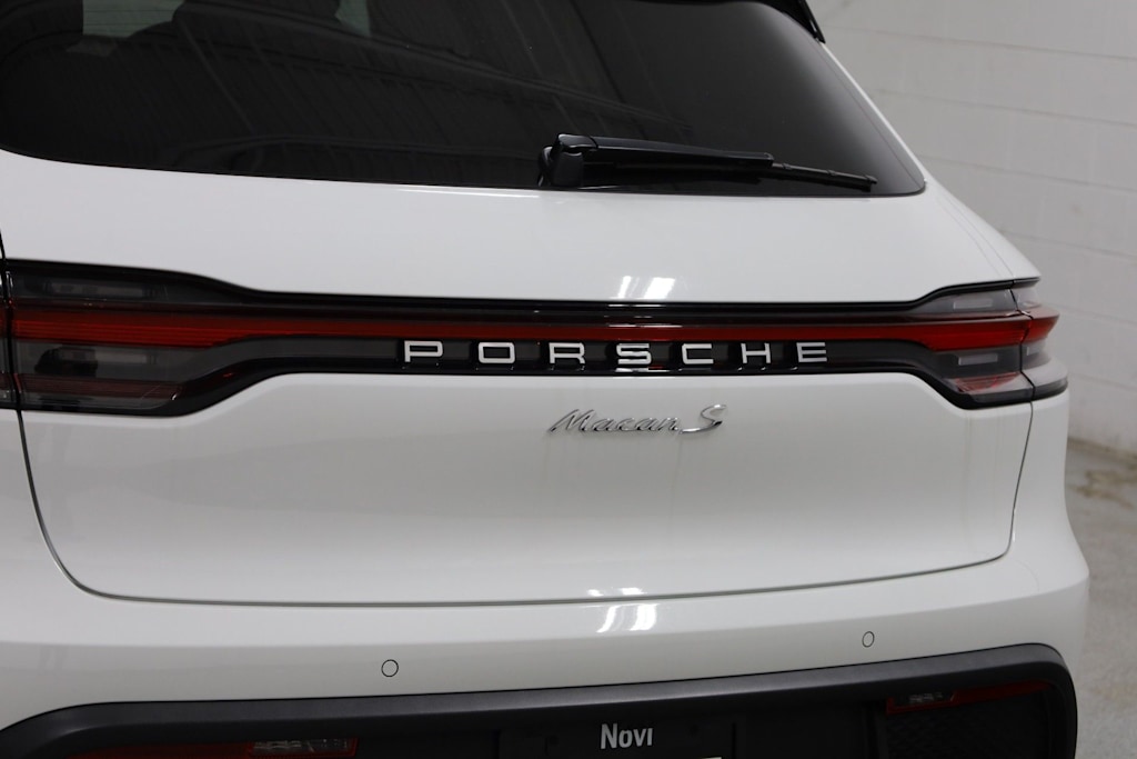 Thumbnail: 2026 Porsche Macan - 6