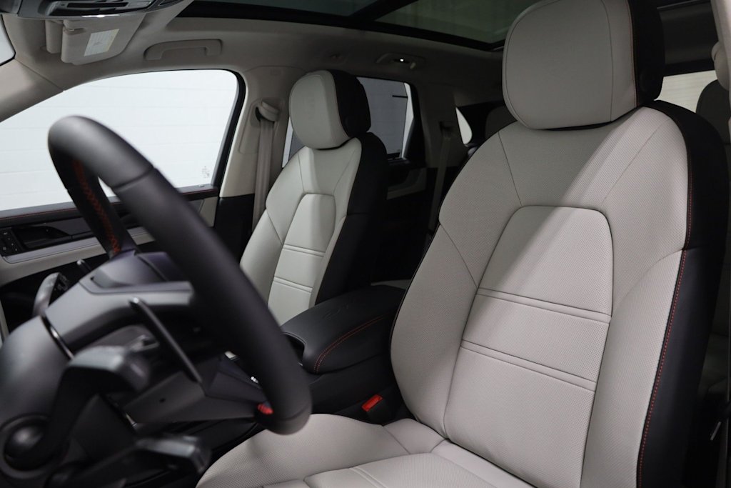 Thumbnail: 2025 Porsche Cayenne - 10