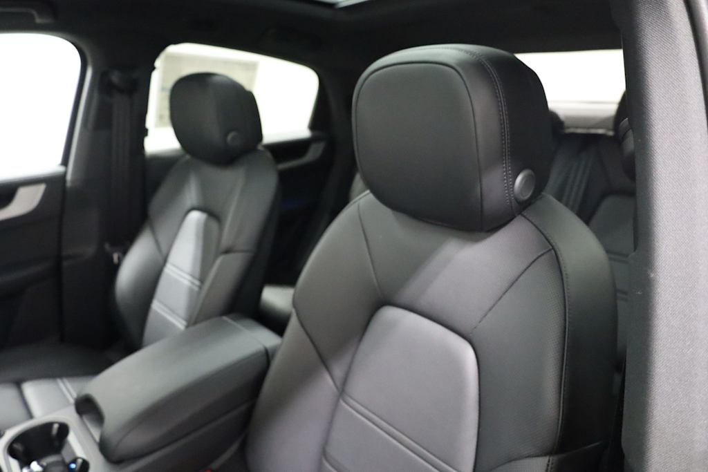 Thumbnail: 2026 Porsche Cayenne - 12