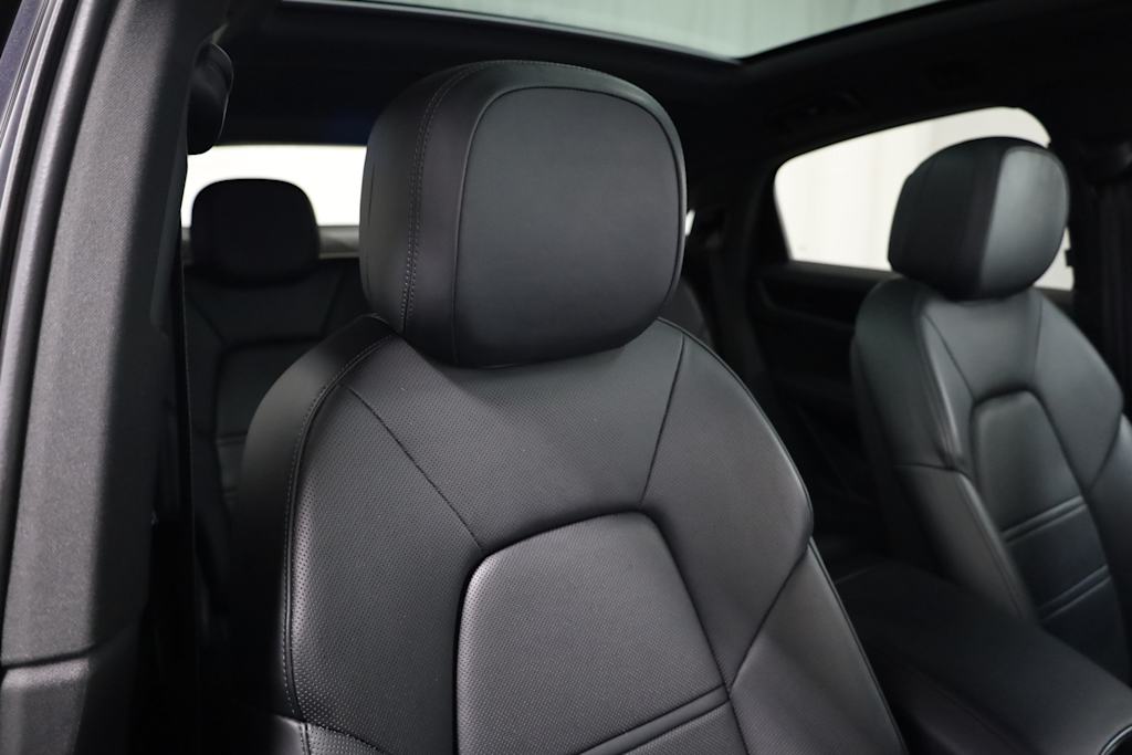 2021 Porsche Cayenne Base 31