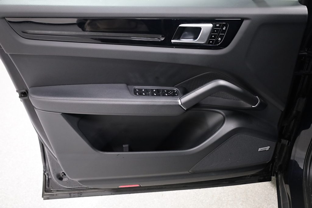 2021 Porsche Cayenne Base 26