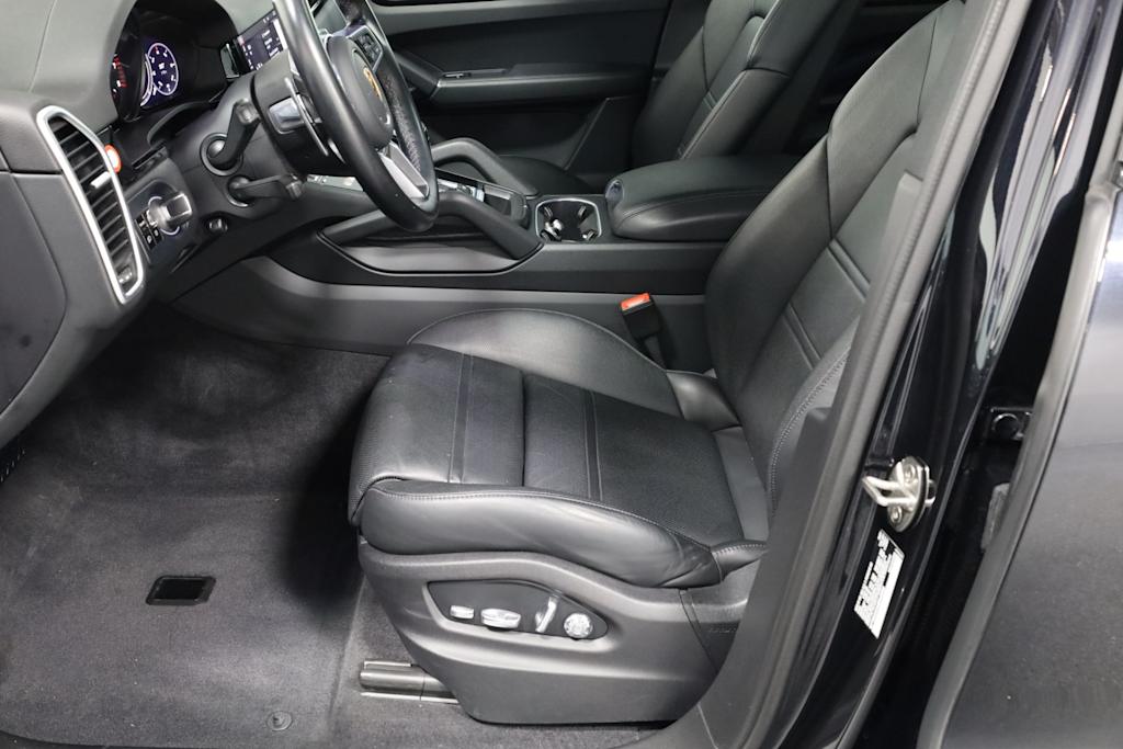 2021 Porsche Cayenne Base 12