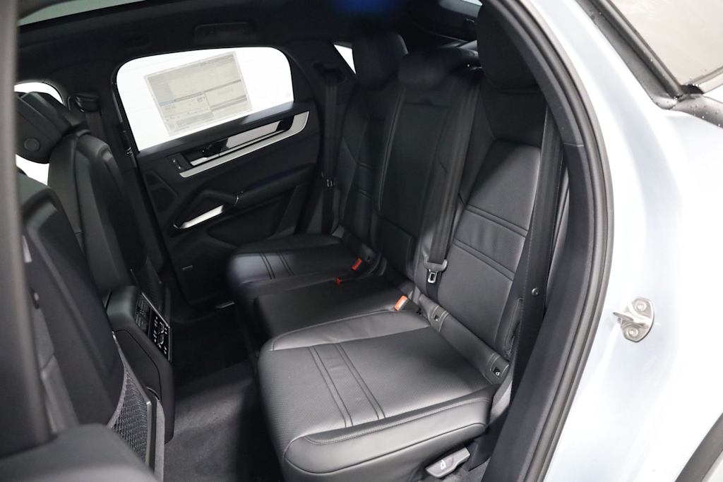 Thumbnail: 2026 Porsche Cayenne - 13