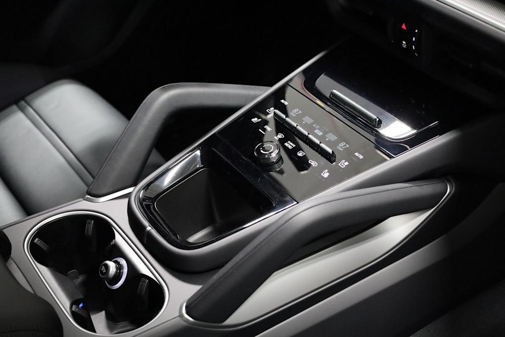 Thumbnail: 2026 Porsche Cayenne - 30