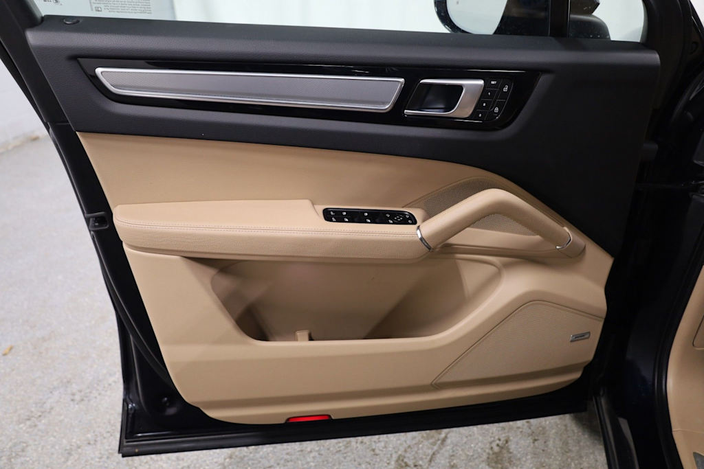 Thumbnail: 2023 Porsche Cayenne - 27