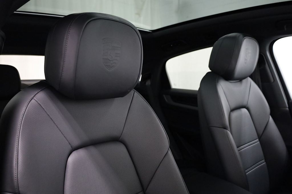 Thumbnail: 2026 Porsche Cayenne - 30