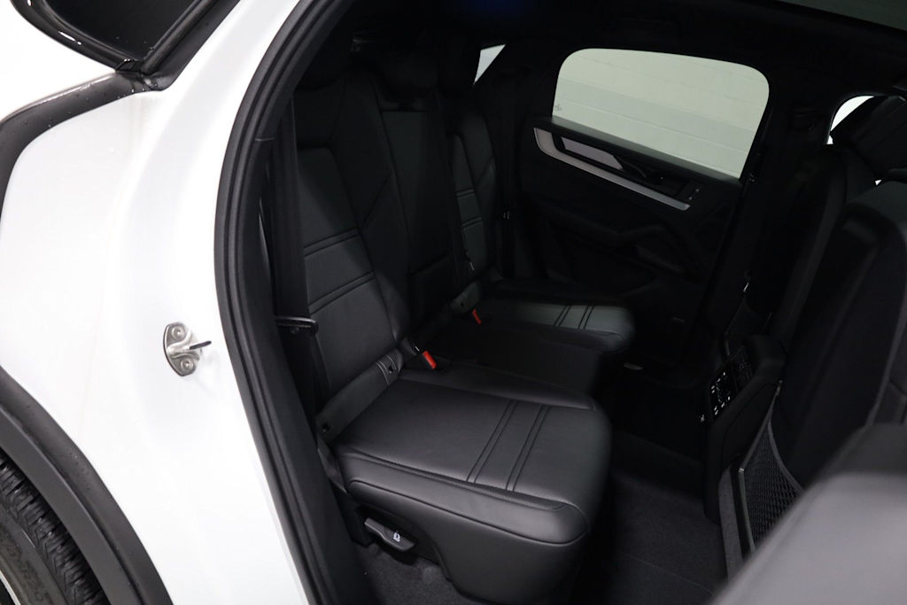 Thumbnail: 2026 Porsche Cayenne - 39