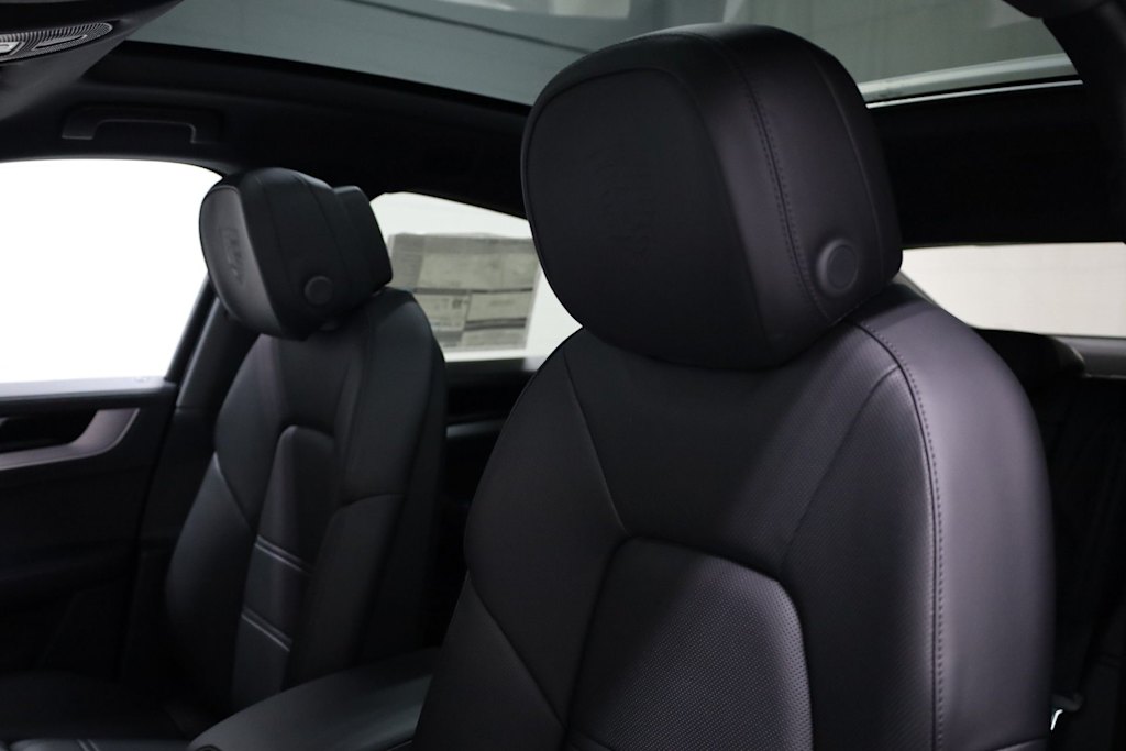 Thumbnail: 2026 Porsche Cayenne - 12