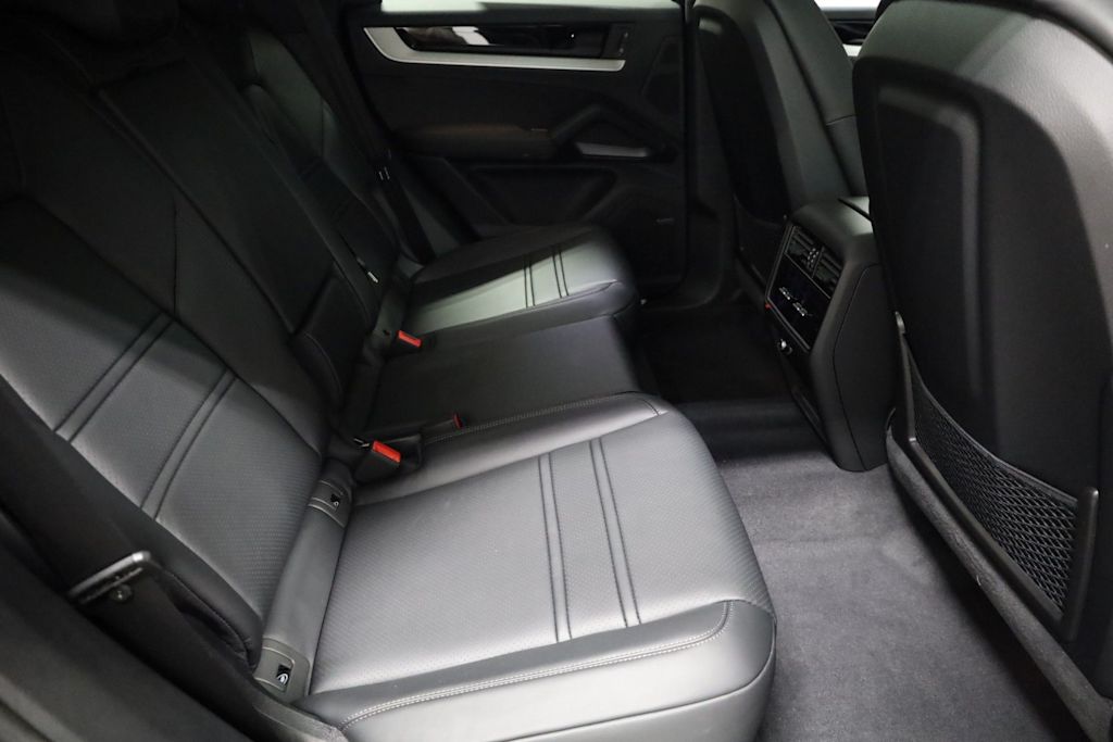 Thumbnail: 2025 Porsche Cayenne - 39