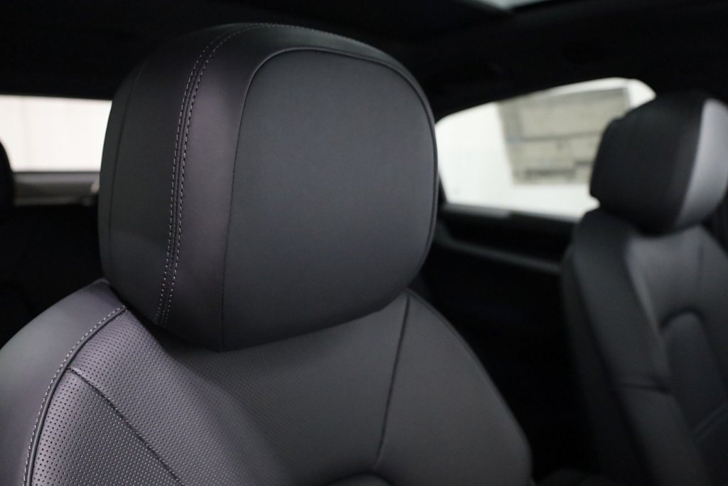 Thumbnail: 2025 Porsche Cayenne - 30