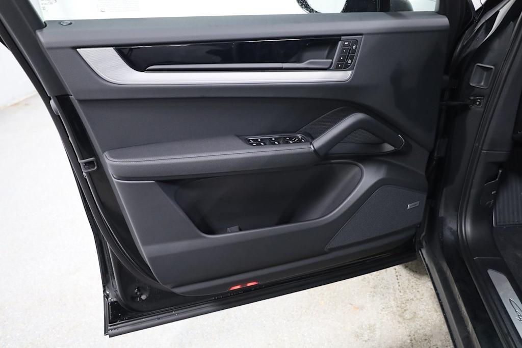 Thumbnail: 2026 Porsche Cayenne - 27