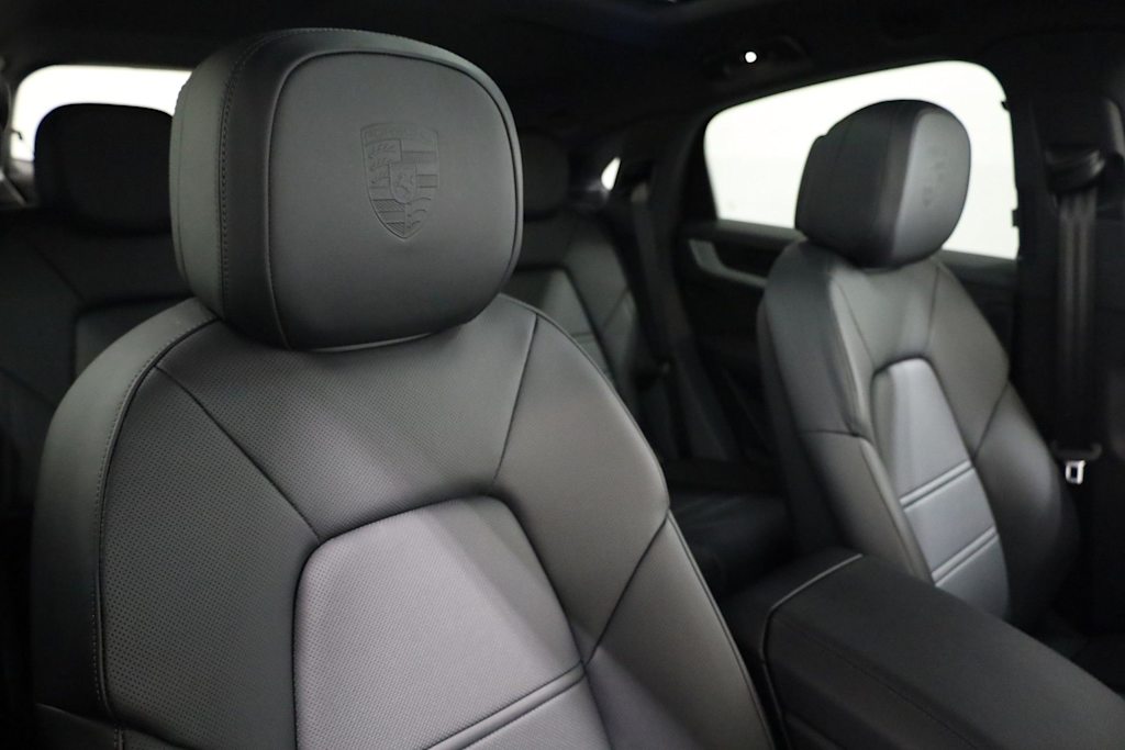 Thumbnail: 2026 Porsche Cayenne - 31