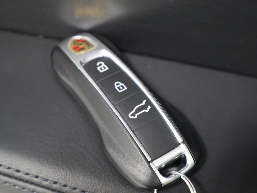 Thumbnail: 2023 Porsche Cayenne - 20