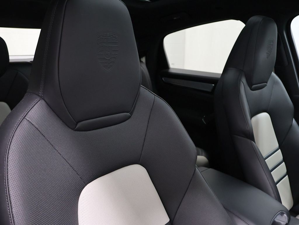 Thumbnail: 2023 Porsche Cayenne - 31