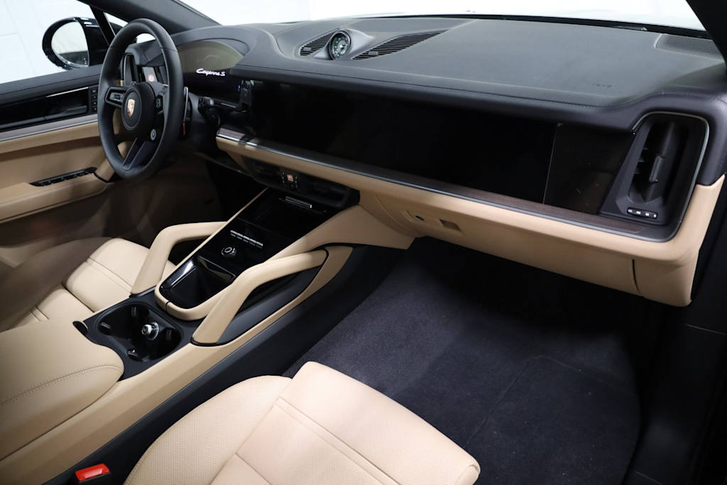 Thumbnail: 2026 Porsche Cayenne - 10