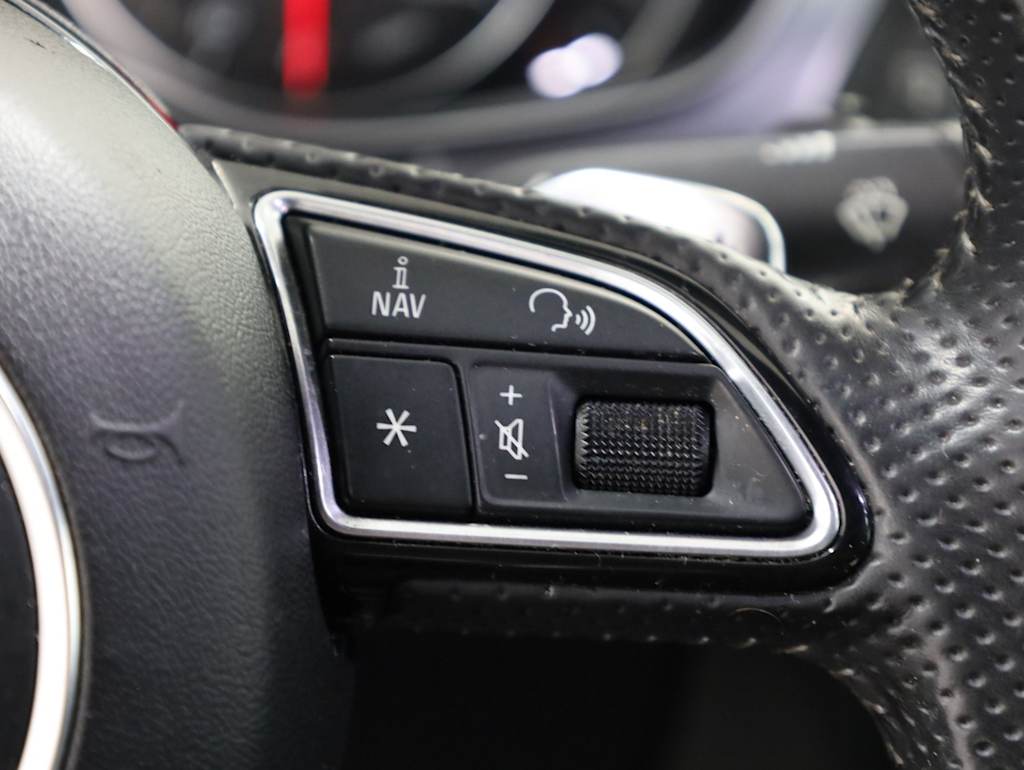 Thumbnail: 2014 Audi RS 7 - 32