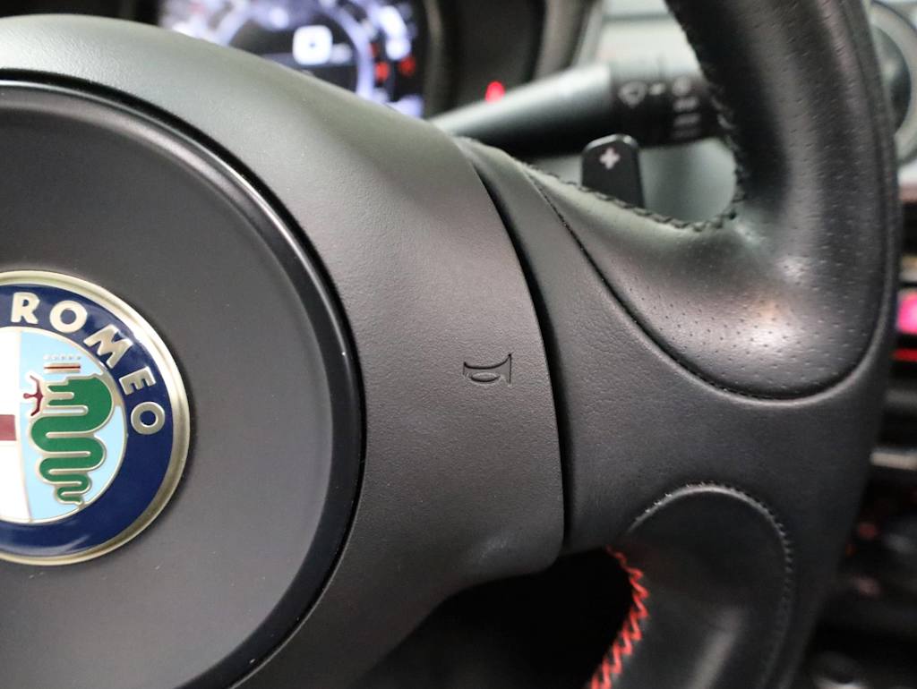Thumbnail: 2016 Alfa Romeo 4C - 30