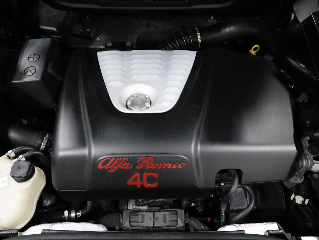 Thumbnail: 2016 Alfa Romeo 4C - 8