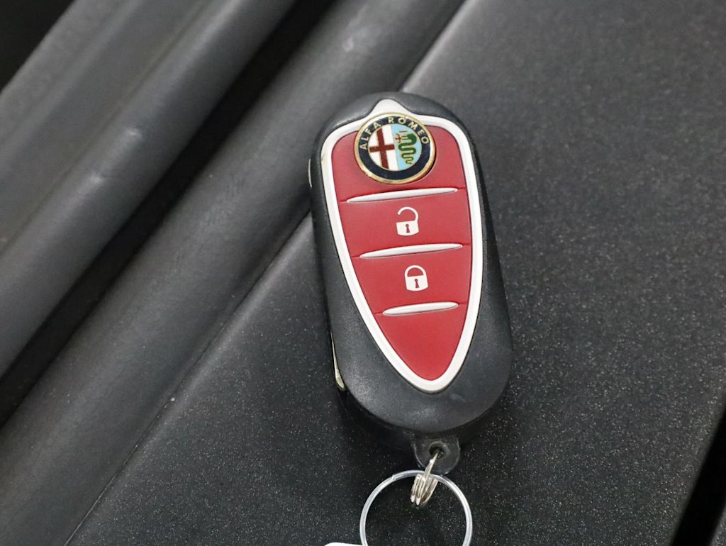 Thumbnail: 2016 Alfa Romeo 4C - 36