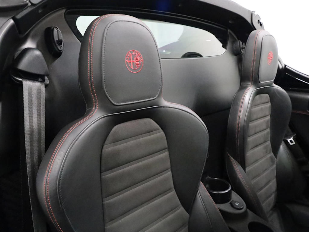Thumbnail: 2016 Alfa Romeo 4C - 28
