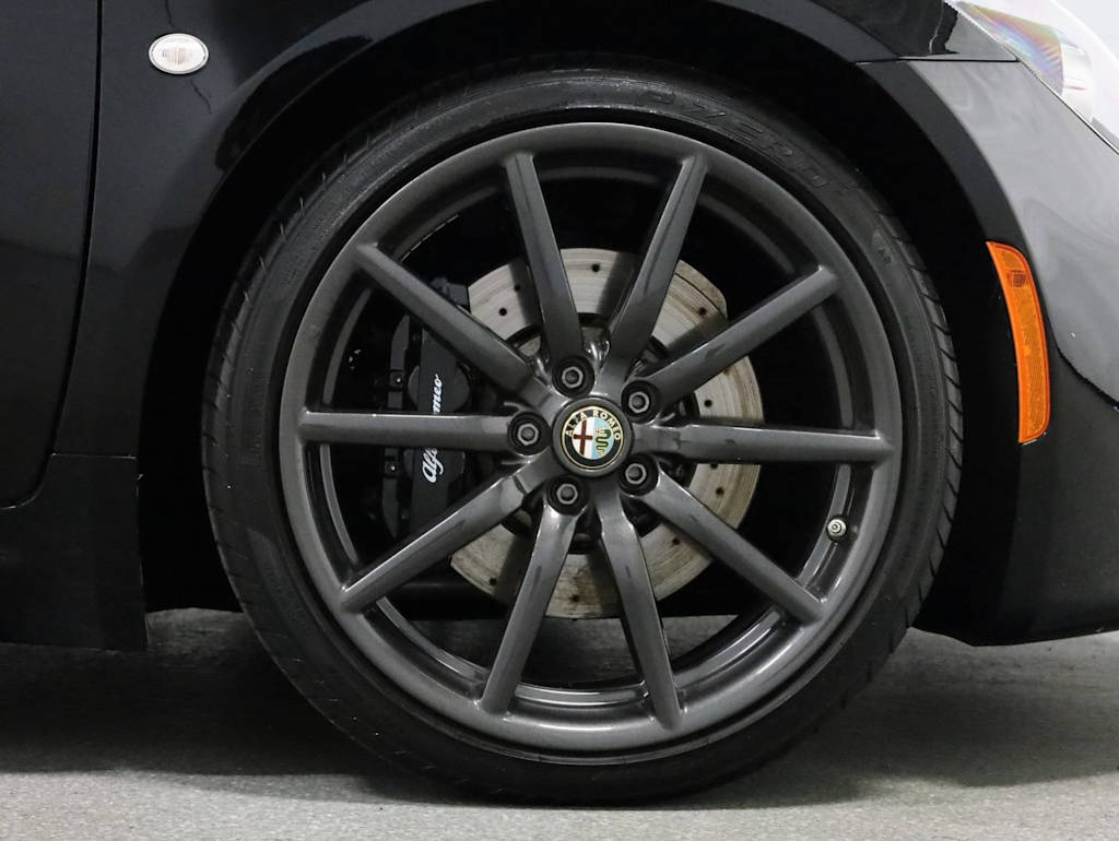 Thumbnail: 2016 Alfa Romeo 4C - 24