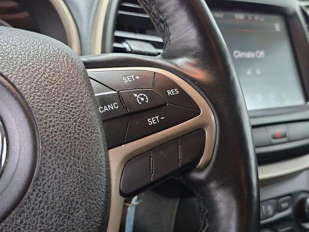 Thumbnail: 2016 Jeep Cherokee - 29
