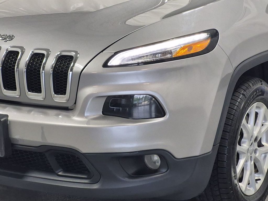 Thumbnail: 2016 Jeep Cherokee - 24